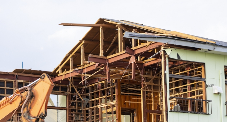 解体工事中の家