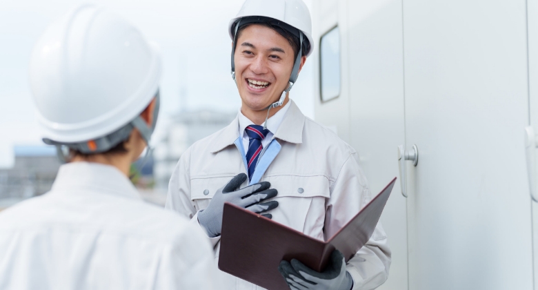 現場スタッフが打合せをしている様子